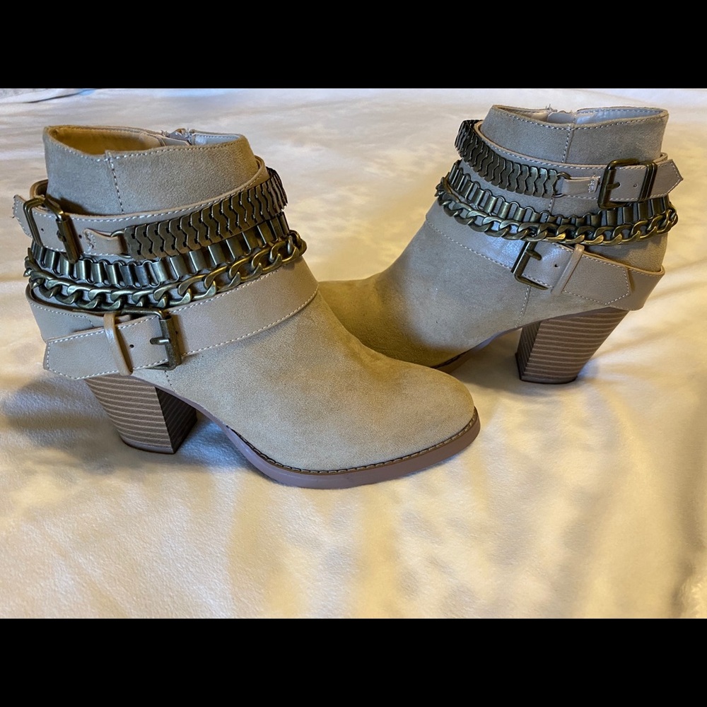 Leila Stone Booties - Picture 2 of 4